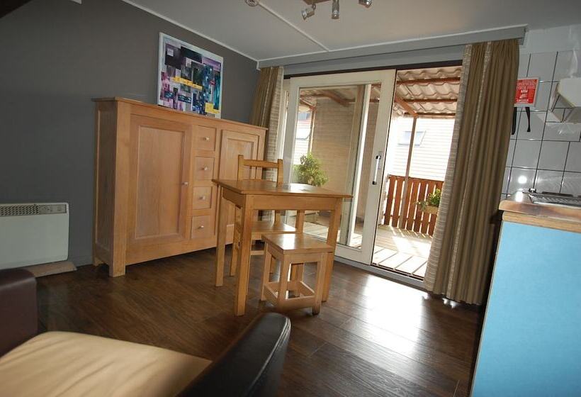 ホテル Piano 2   Mont St Guibert   Louvain La Neuve