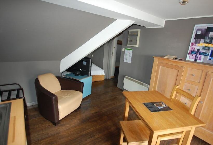ホテル Piano 2   Mont St Guibert   Louvain La Neuve