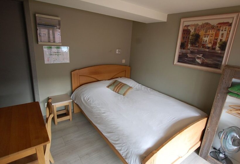 ホテル Piano 2   Mont St Guibert   Louvain La Neuve