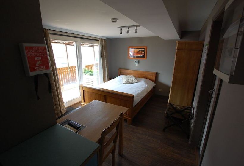 ホテル Piano 2   Mont St Guibert   Louvain La Neuve