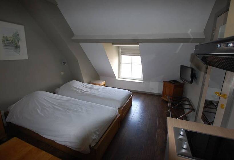 ホテル Piano 2   Mont St Guibert   Louvain La Neuve