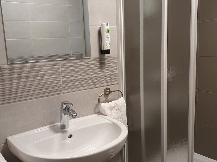 ホテル Piano 2   Mont St Guibert   Louvain La Neuve