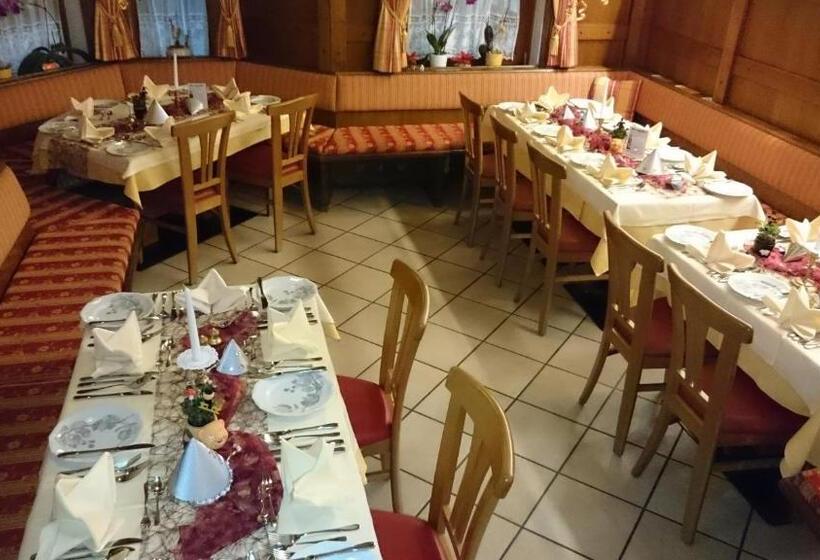 هتل Restaurant Burgblick