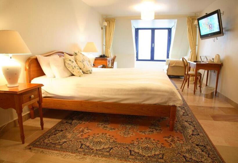 Отель The Waterfront