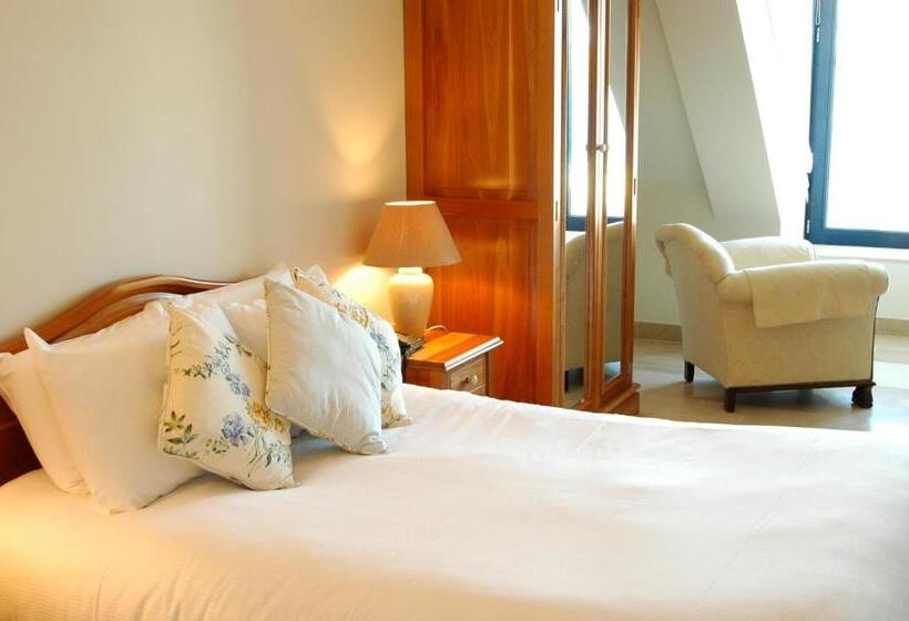 Отель The Waterfront