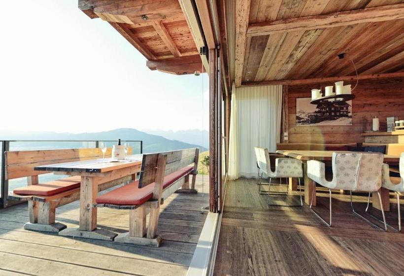 Курорт Maierl Alm & Maierl Chalets