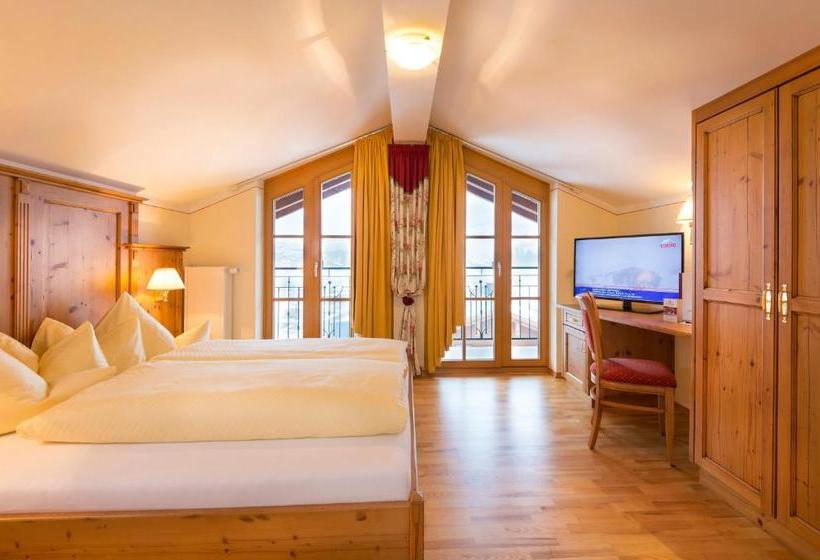 Superior Hotel Schneider Ski In & Ski Out