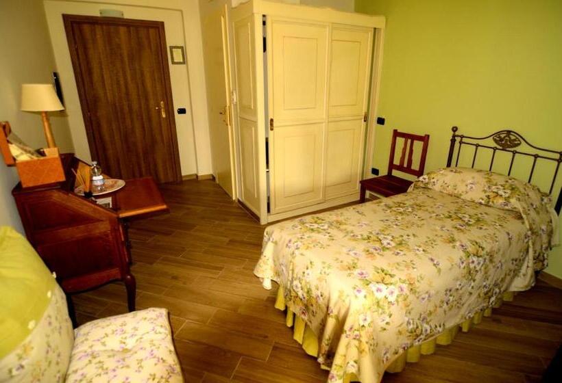 فندق فئة نجمة واحدة La Vignola Country