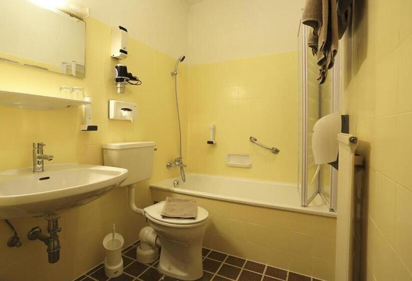 בית מלון כפרי Alpen.adria.stadt