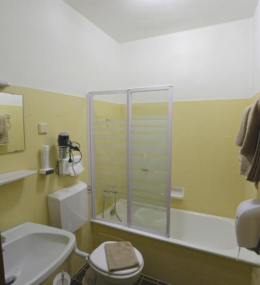 בית מלון כפרי Alpen.adria.stadt