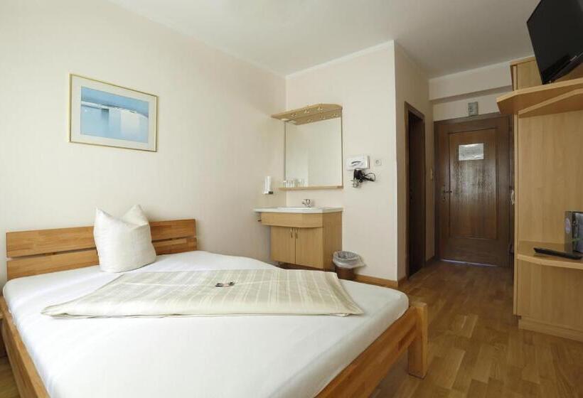 בית מלון כפרי Alpen.adria.stadt