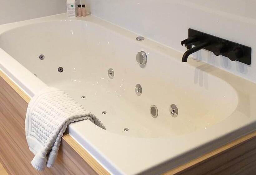 فندق B   Boskapelhoeve