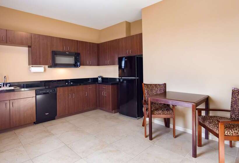 Best Western Plus Hudson Hotel & Suites