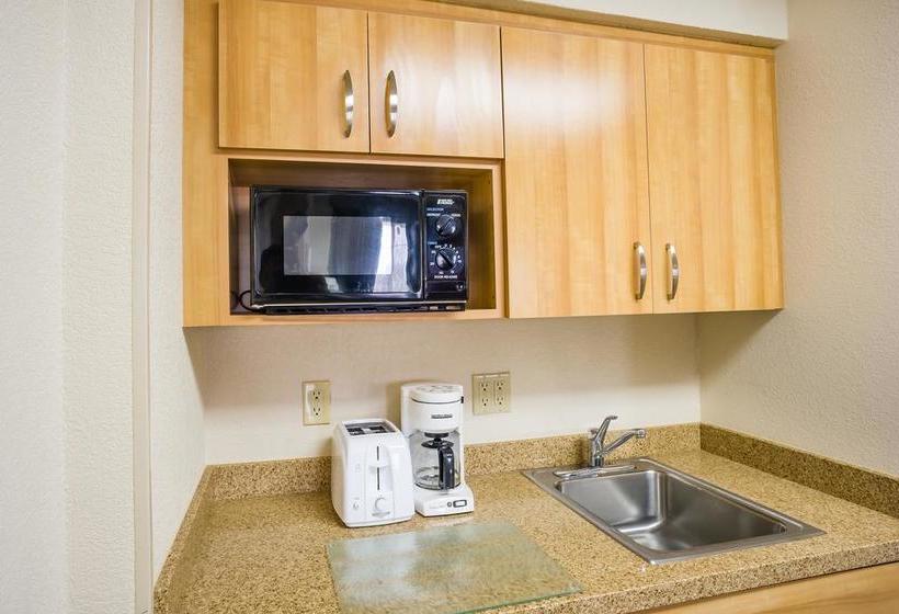 Отель Hampton By Hilton Grand Cayman Seven Mile Beach