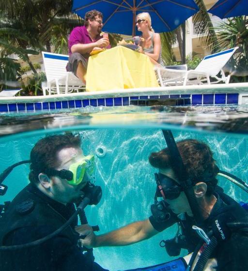 Отель Hampton By Hilton Grand Cayman Seven Mile Beach