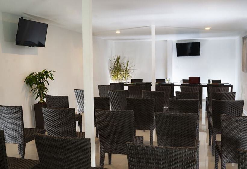 Container Inn Hotel Aeropuerto