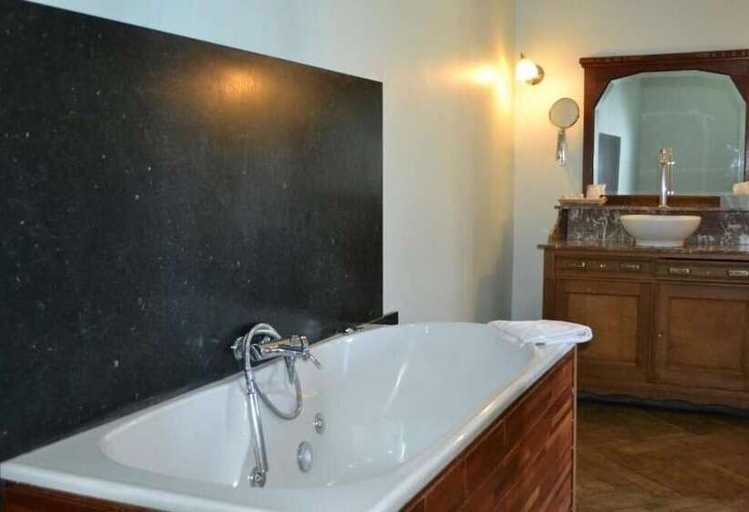 ホテル Domaine Du Chateau De La Neuville