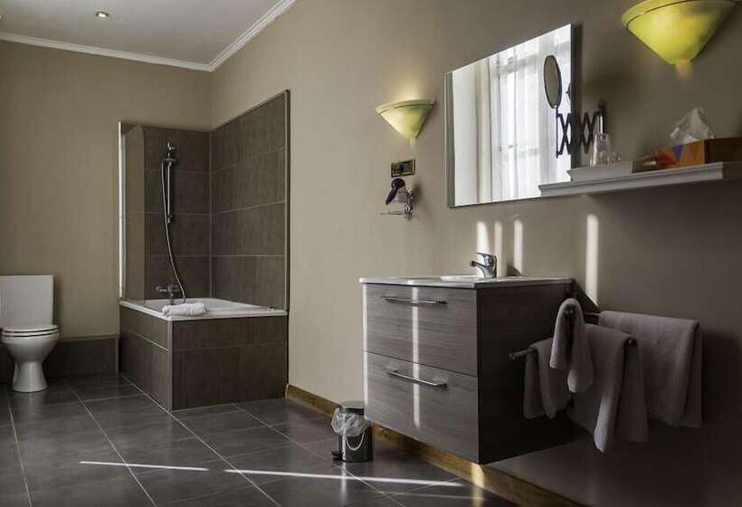 ホテル Domaine Du Chateau De La Neuville