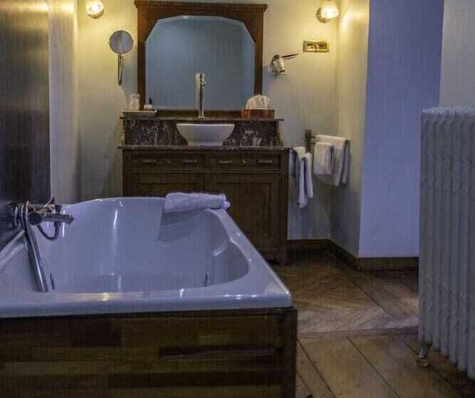 ホテル Domaine Du Chateau De La Neuville