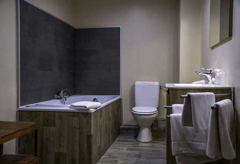 ホテル Domaine Du Chateau De La Neuville