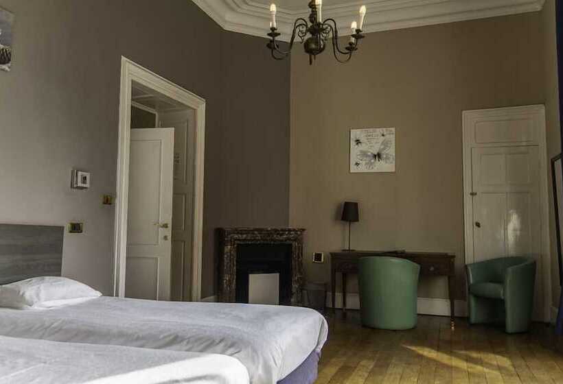 ホテル Domaine Du Chateau De La Neuville