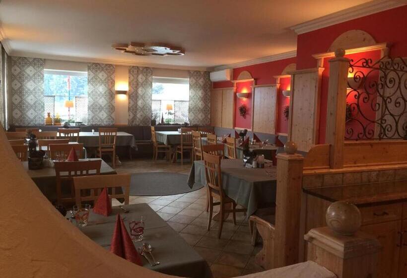 فندق Gasthof Strasswirt