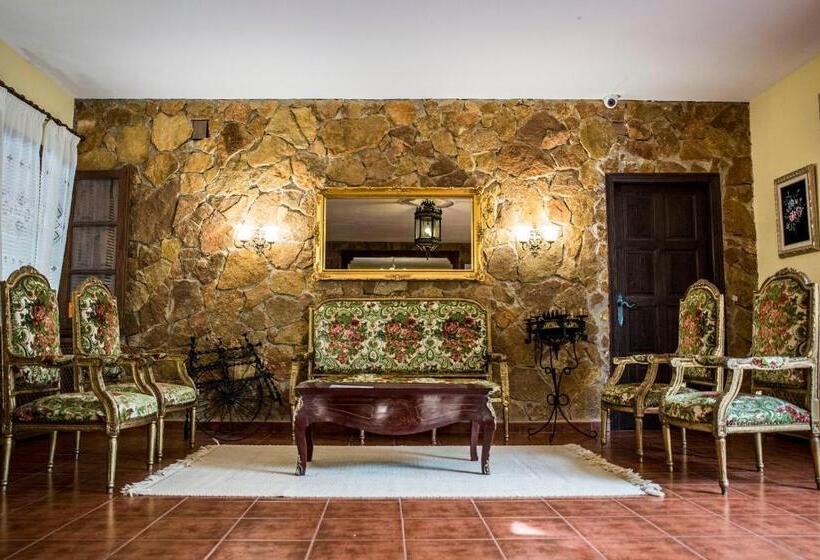 Hospedium Hotel Val De Pinares