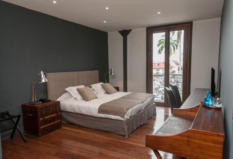 هتل Hôtel Des Palmistes