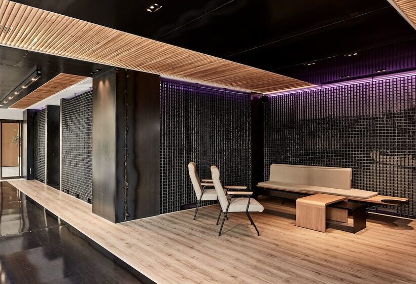 בית מלון כפרי Ibis Styles Heraklion Central