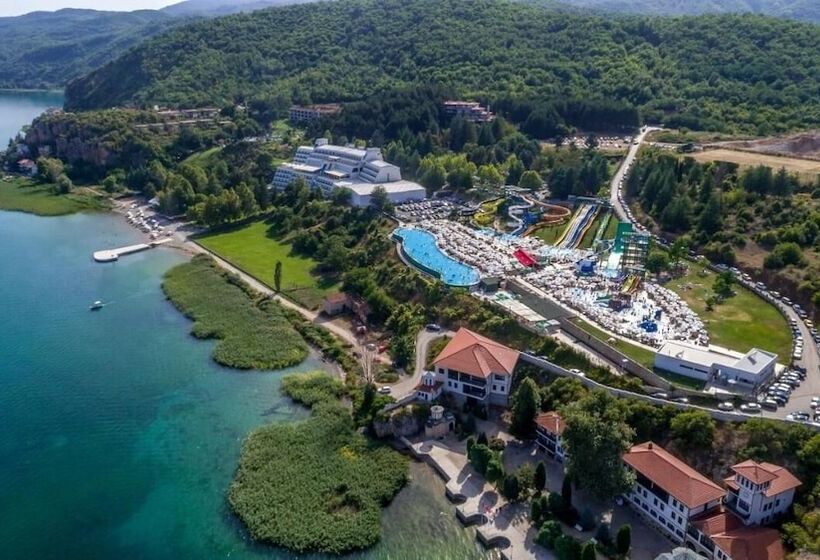 هتل Izgrev Spa&aqua Park