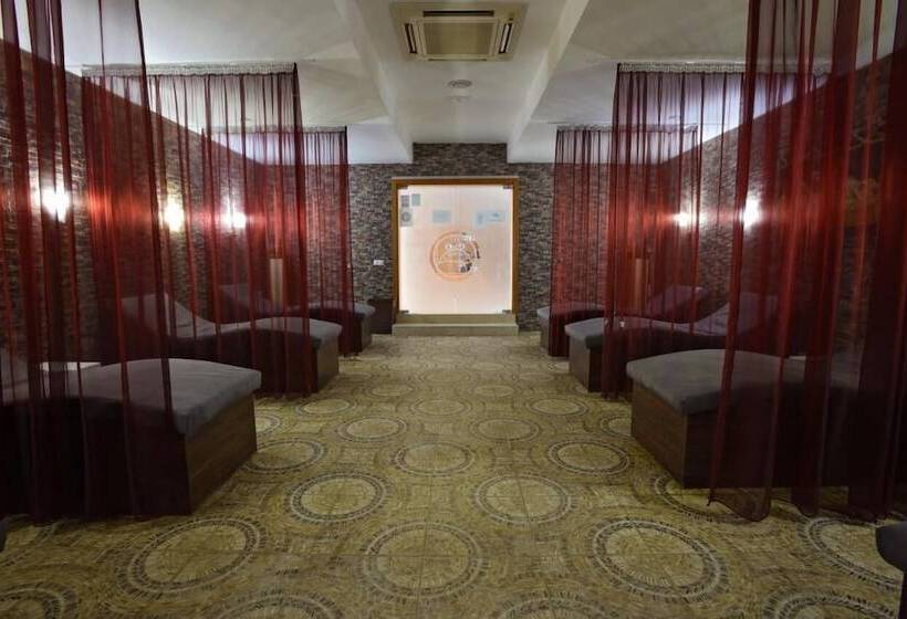 هتل Izgrev Spa&aqua Park