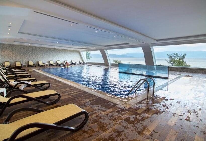 هتل Izgrev Spa&aqua Park