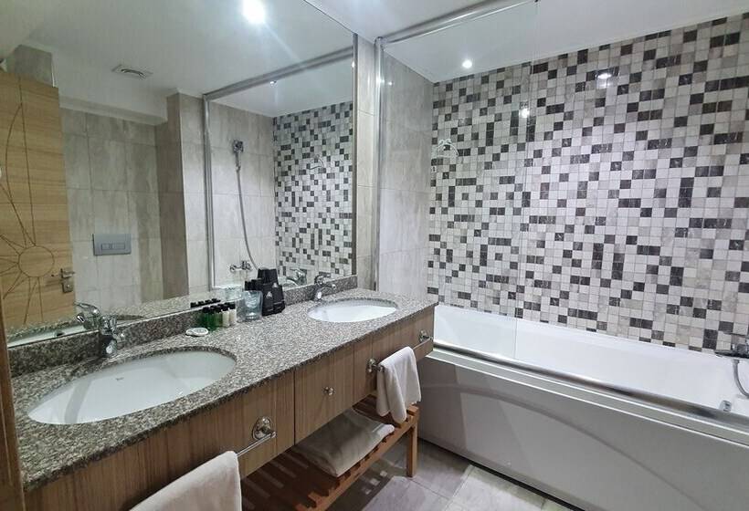 هتل Izgrev Spa&aqua Park