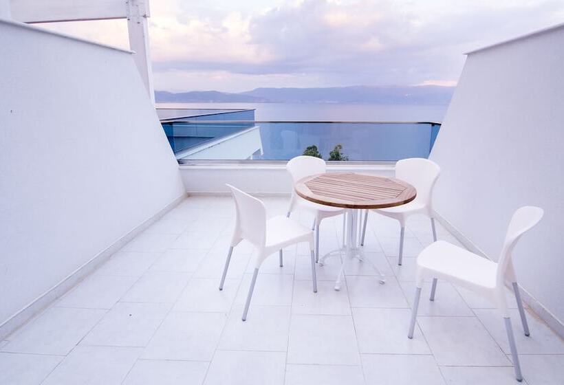 هتل Izgrev Spa&aqua Park