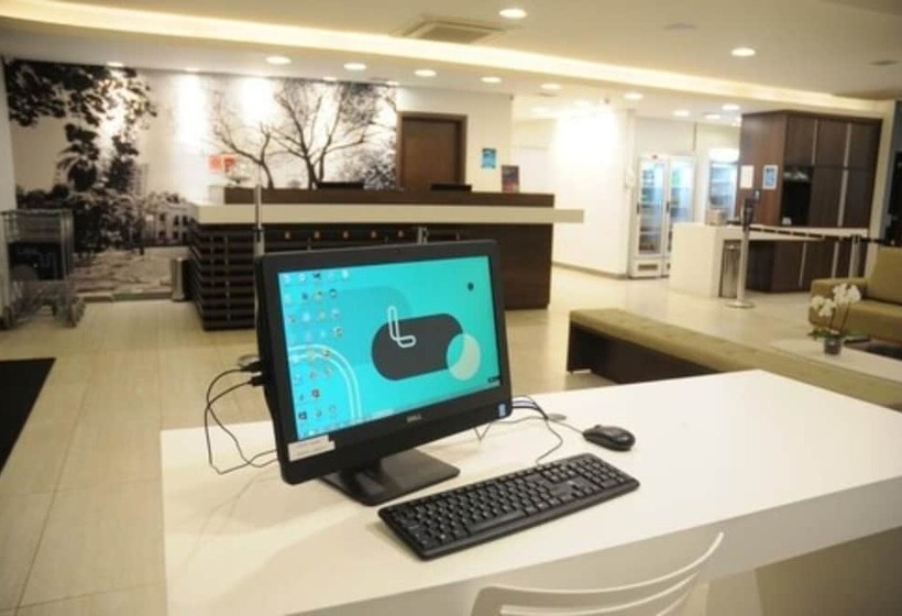 בית מלון כפרי Golden Tower Aeroporto   Lizz   By Fênix Hotéis