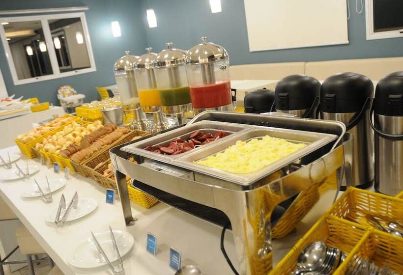 בית מלון כפרי Golden Tower Aeroporto   Lizz   By Fênix Hotéis