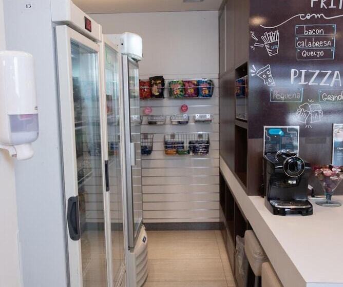 בית מלון כפרי Golden Tower Aeroporto   Lizz   By Fênix Hotéis