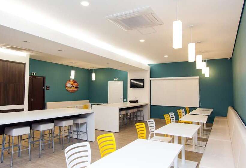 בית מלון כפרי Golden Tower Aeroporto   Lizz   By Fênix Hotéis