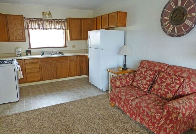 בית מלון כפרי Redwood Suites