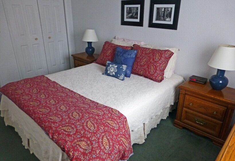 בית מלון כפרי Redwood Suites