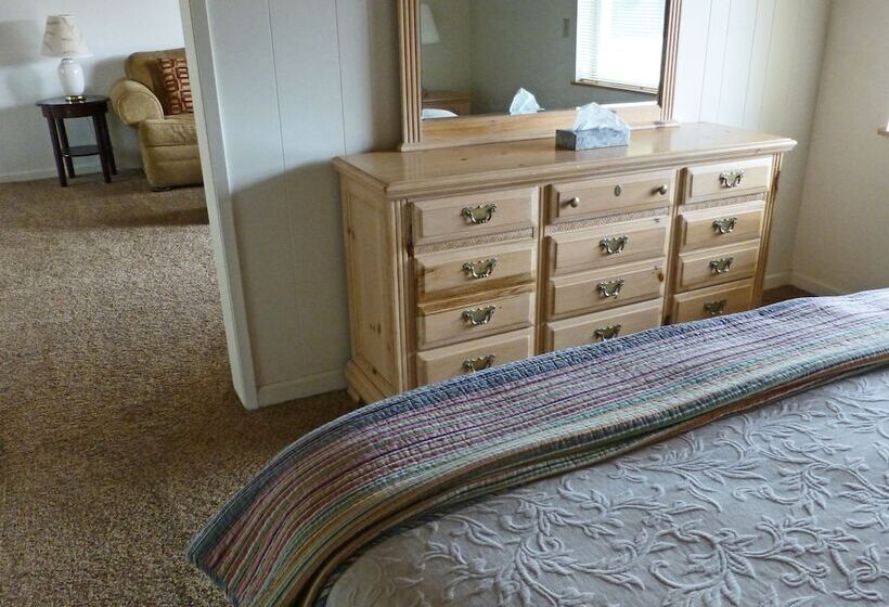 בית מלון כפרי Redwood Suites