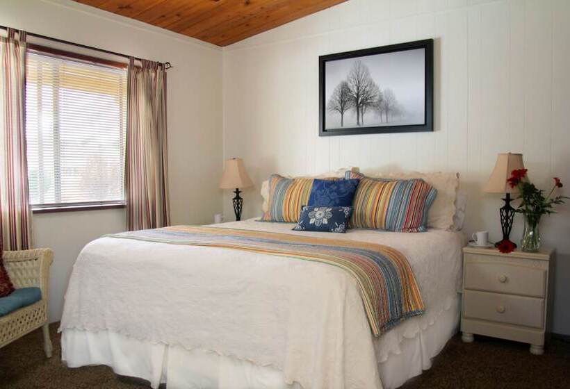 בית מלון כפרי Redwood Suites