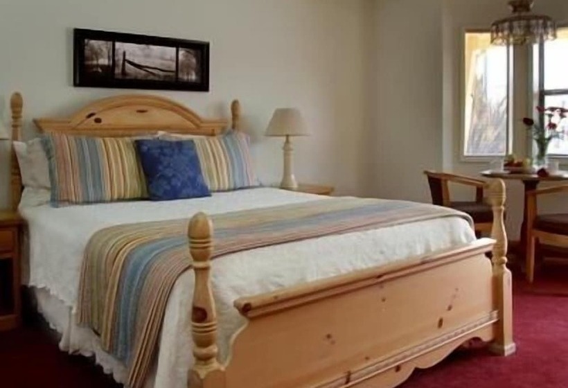 בית מלון כפרי Redwood Suites