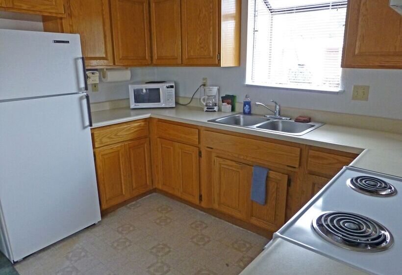 בית מלון כפרי Redwood Suites