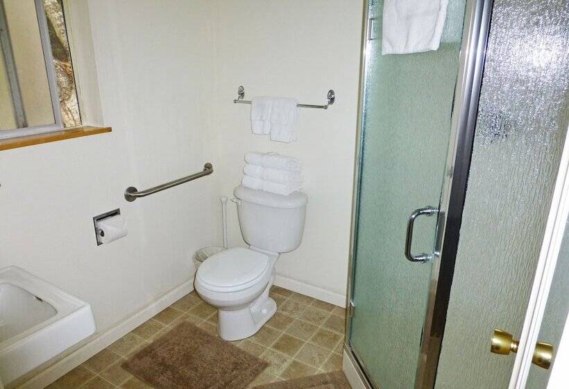 בית מלון כפרי Redwood Suites