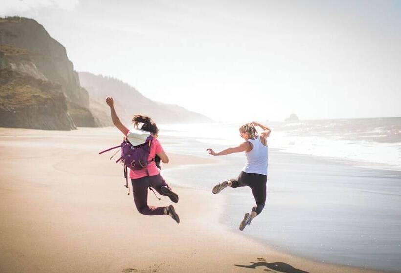 בית מלון כפרי Redwood Suites