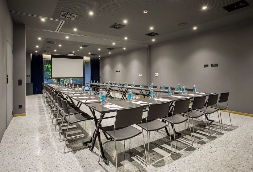 Отель Room Mate Gerard