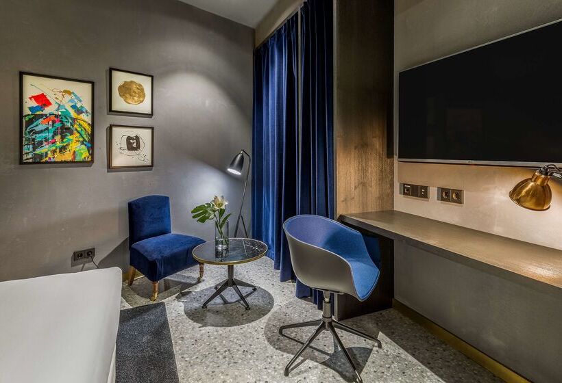 Отель Room Mate Gerard