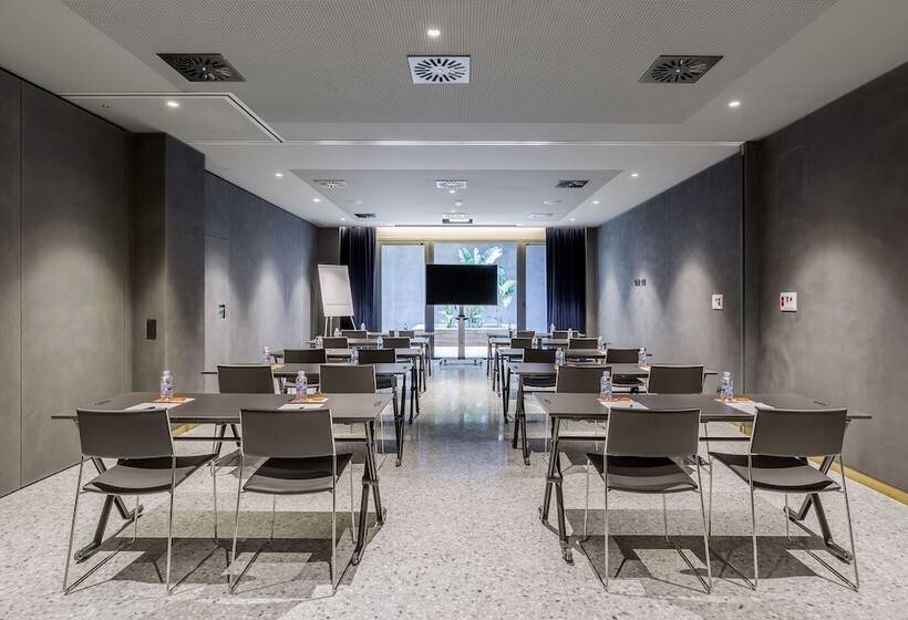 Отель Room Mate Gerard