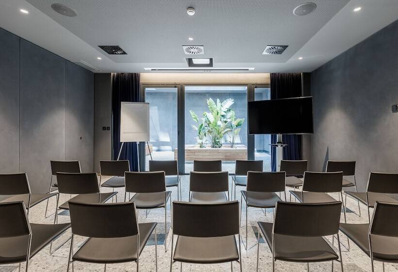 Отель Room Mate Gerard